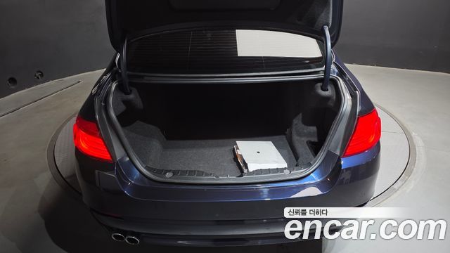 BMW 5-Series 2011 — photo 20