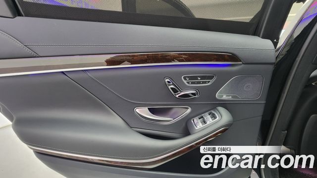 Mercedes-Benz S-Class 2020 — photo 16