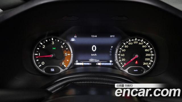 Jeep Renegade 2018 — photo 8