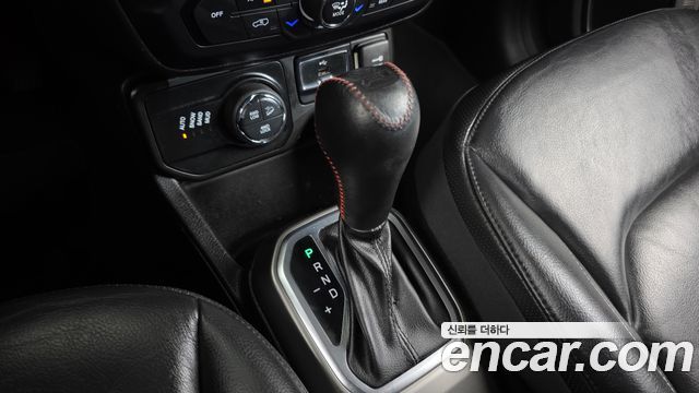Jeep Renegade 2018 — photo 9