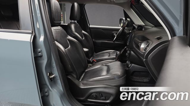 Jeep Renegade 2018 — photo 11