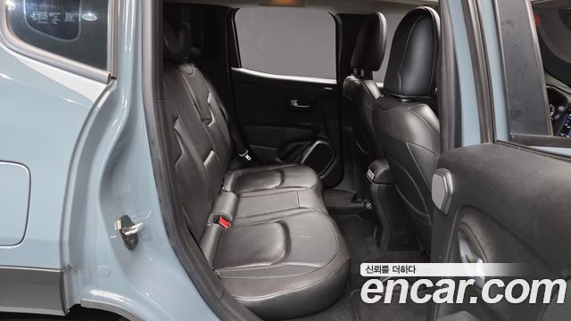 Jeep Renegade 2018 — photo 12