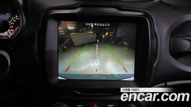 Jeep Renegade 2018 — photo 15