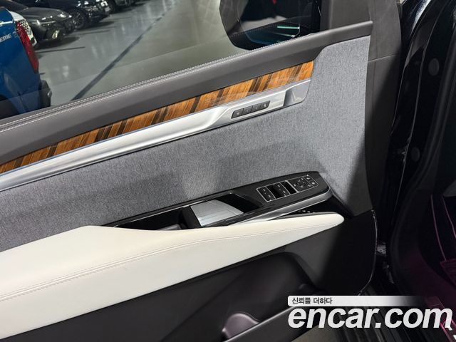 Cadillac Escalade 2025 — photo 13