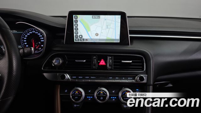 Genesis G70 2018 — photo 18