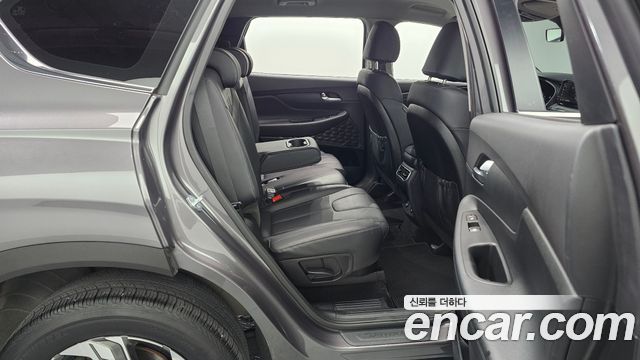 Hyundai Santafe 2023 — photo 17