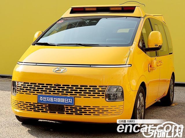 Hyundai Staria 2023 — photo 1
