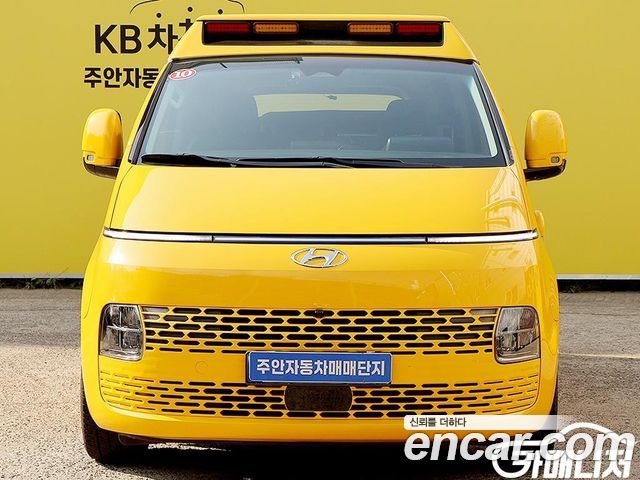 Hyundai Staria 2023 — photo 3