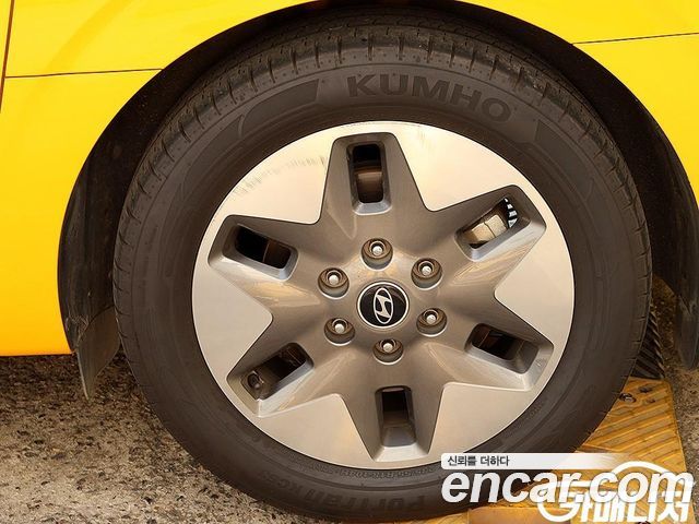 Hyundai Staria 2023 — photo 5