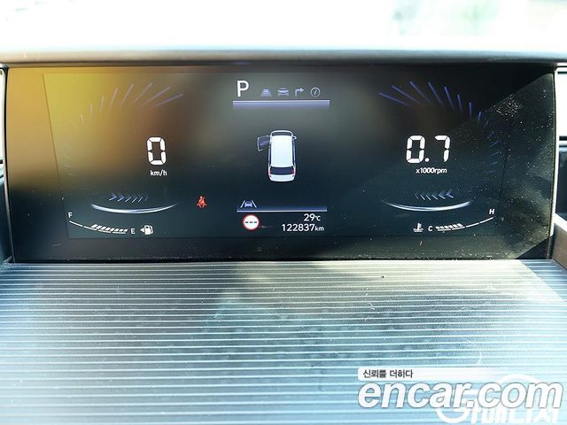Hyundai Staria 2023 — photo 8