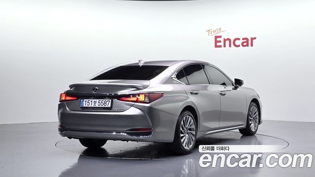 Lexus ES 2026 — photo 2