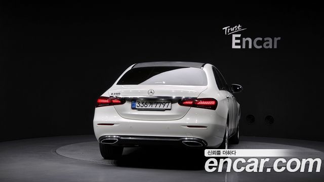 Mercedes-Benz E-Class 2021 — photo 4