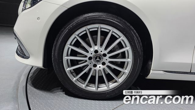 Mercedes-Benz E-Class 2021 — photo 5