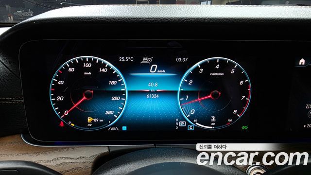 Mercedes-Benz E-Class 2021 — photo 11