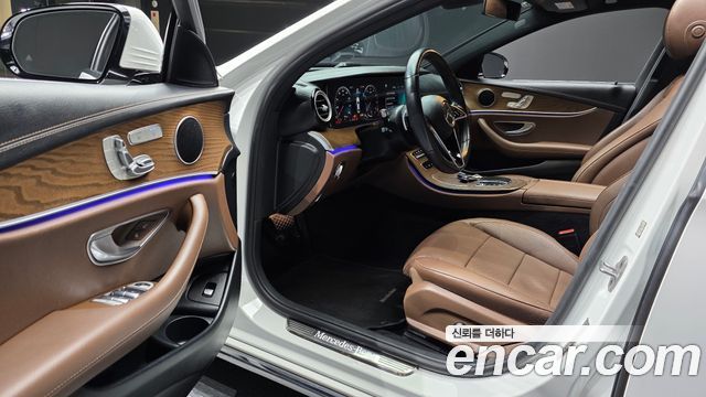 Mercedes-Benz E-Class 2021 — photo 13