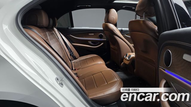 Mercedes-Benz E-Class 2021 — photo 17