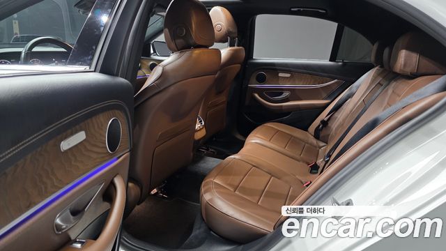 Mercedes-Benz E-Class 2021 — photo 18
