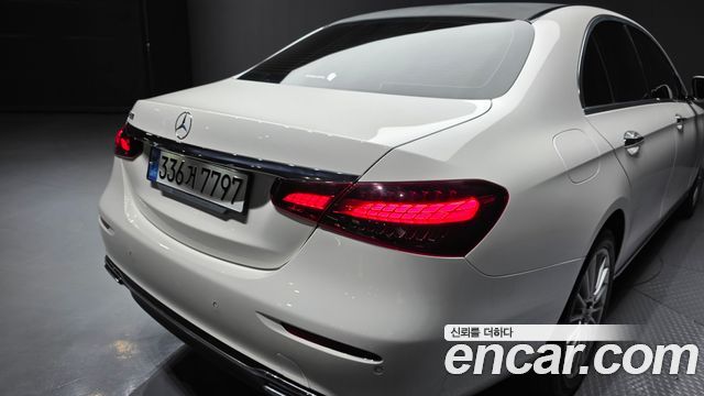 Mercedes-Benz E-Class 2021 — photo 9