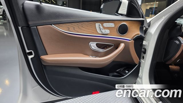 Mercedes-Benz E-Class 2021 — photo 14