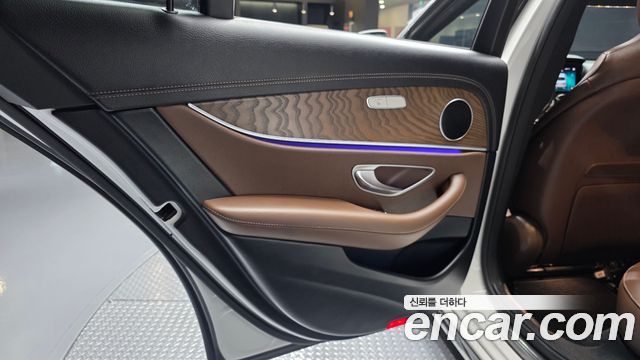Mercedes-Benz E-Class 2021 — photo 15