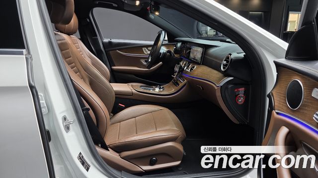 Mercedes-Benz E-Class 2021 — photo 16