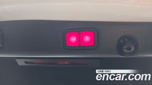 Mercedes-Benz E-Class 2021 — photo 27
