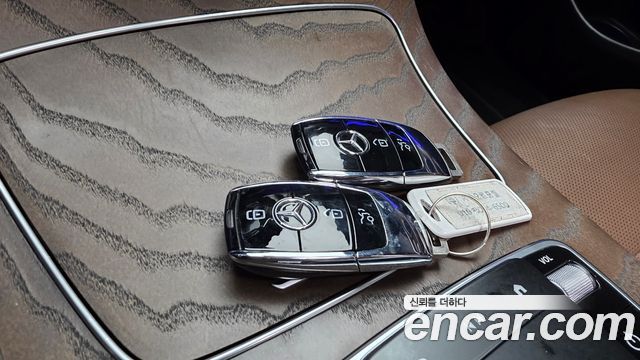 Mercedes-Benz E-Class 2021 — photo 28