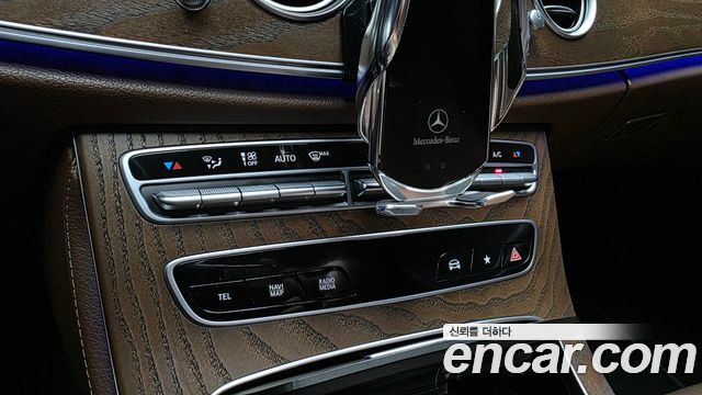 Mercedes-Benz E-Class 2021 — photo 31