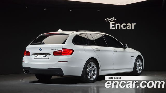 BMW 5-Series 2012 — photo 2