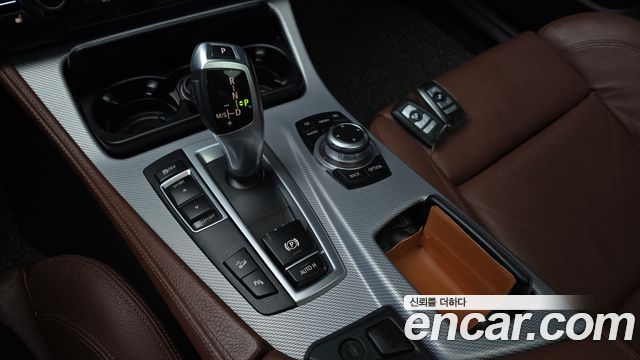 BMW 5-Series 2012 — photo 9