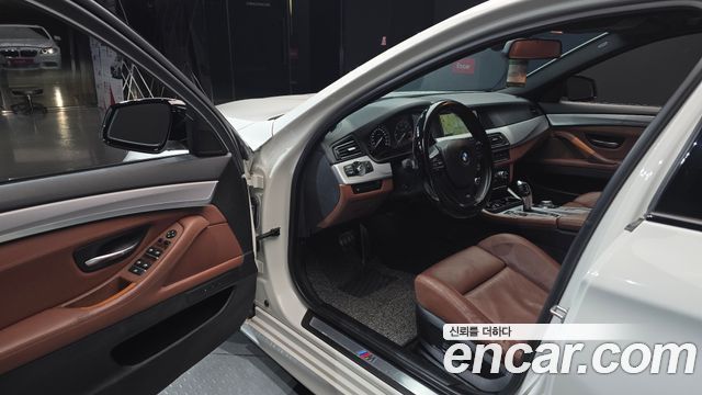 BMW 5-Series 2012 — photo 10