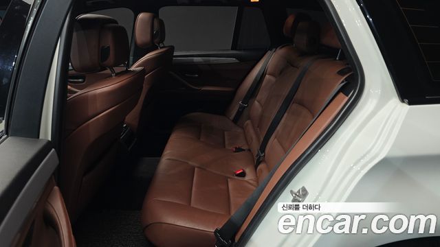 BMW 5-Series 2012 — photo 12