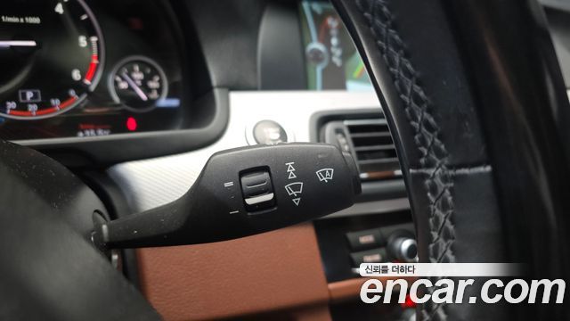 BMW 5-Series 2012 — photo 17