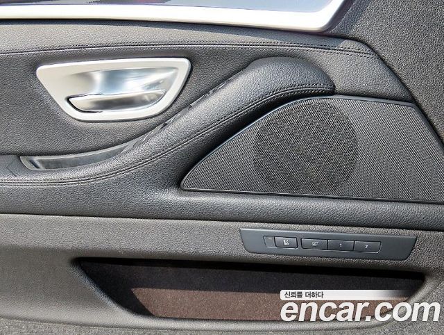 BMW 5-Series 2016 — photo 12