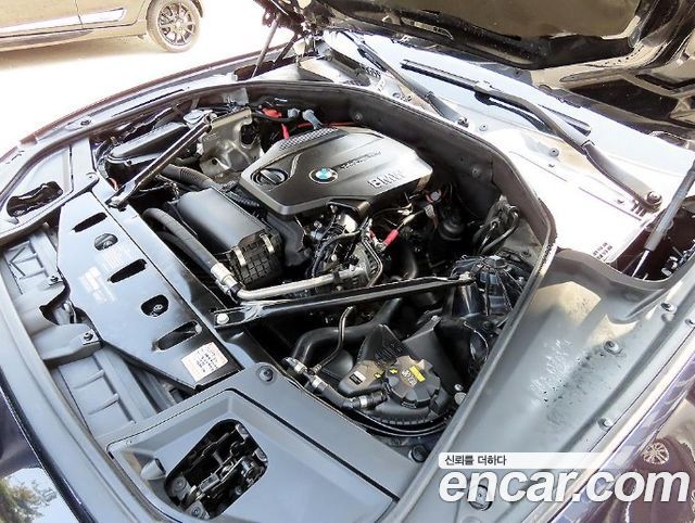 BMW 5-Series 2016 — photo 19