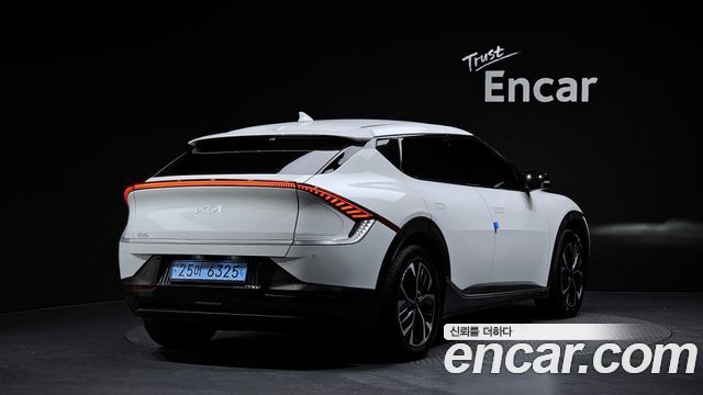 Kia EV6 2023 — photo 2