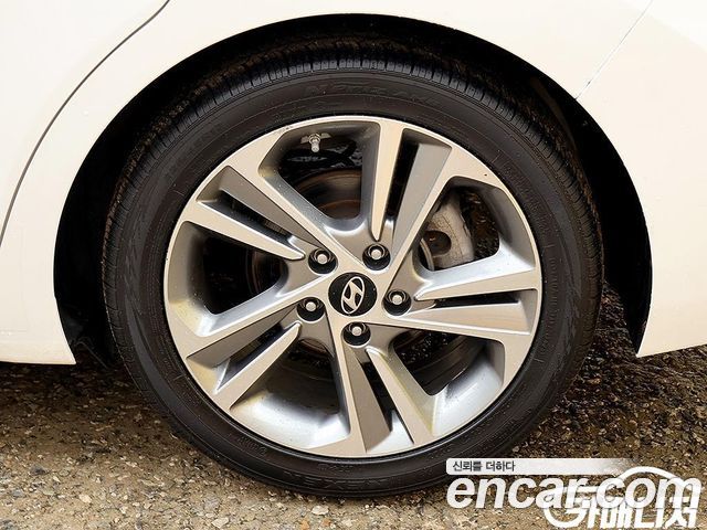 Hyundai AVANTE 2017 — photo 5