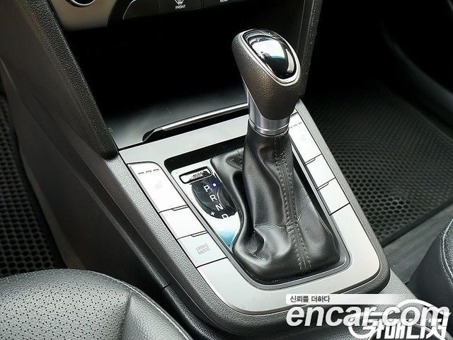 Hyundai AVANTE 2017 — photo 9