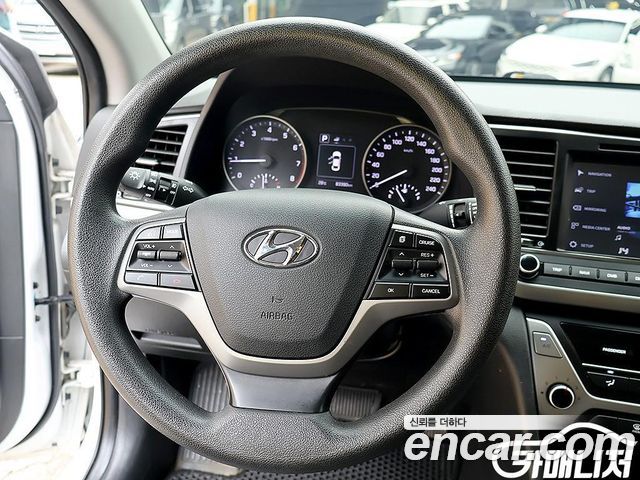 Hyundai AVANTE 2017 — photo 12