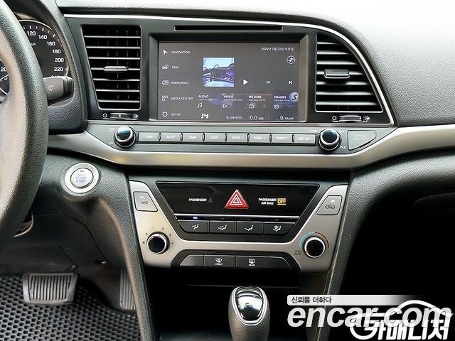 Hyundai AVANTE 2017 — photo 13
