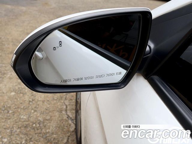 Hyundai AVANTE 2017 — photo 16