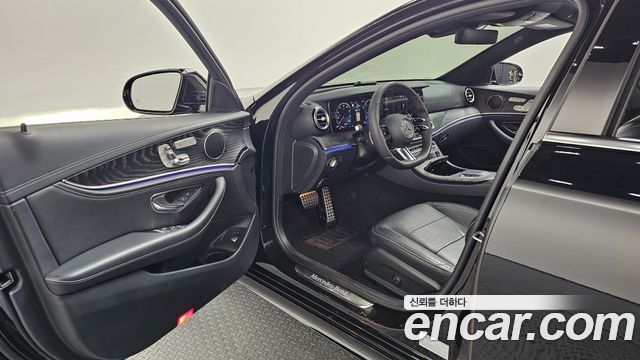 Mercedes-Benz E-Class 2021 — photo 13
