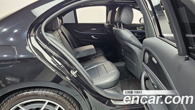 Mercedes-Benz E-Class 2021 — photo 17