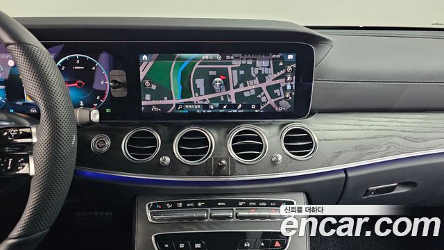 Mercedes-Benz E-Class 2021 — photo 18