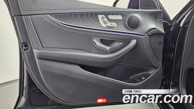 Mercedes-Benz E-Class 2021 — photo 14