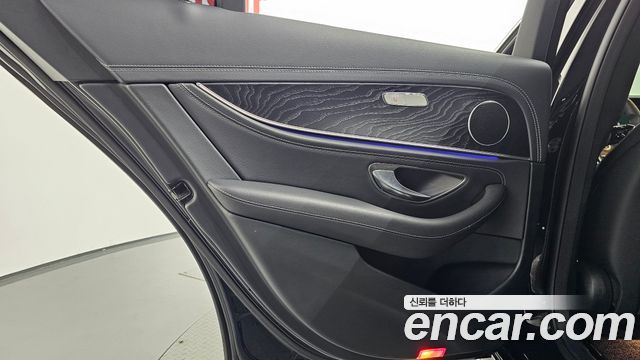 Mercedes-Benz E-Class 2021 — photo 15