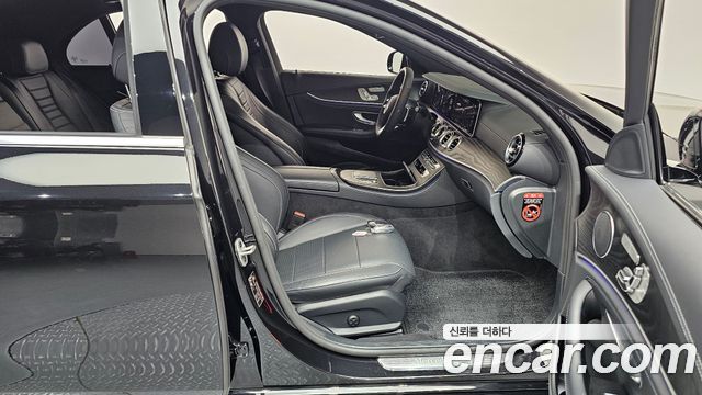 Mercedes-Benz E-Class 2021 — photo 16