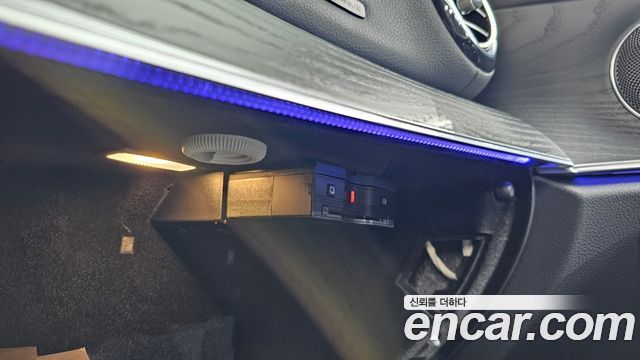 Mercedes-Benz E-Class 2021 — photo 33