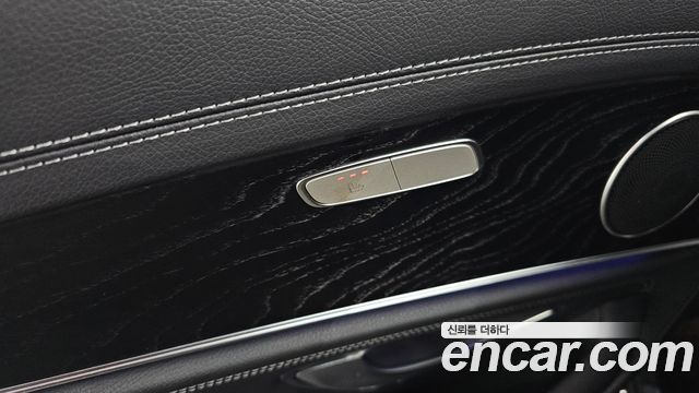 Mercedes-Benz E-Class 2021 — photo 34