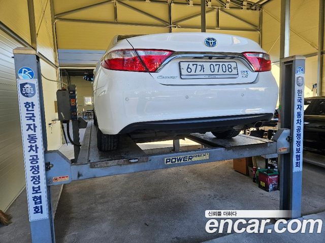 Toyota Camry 2016 — photo 2